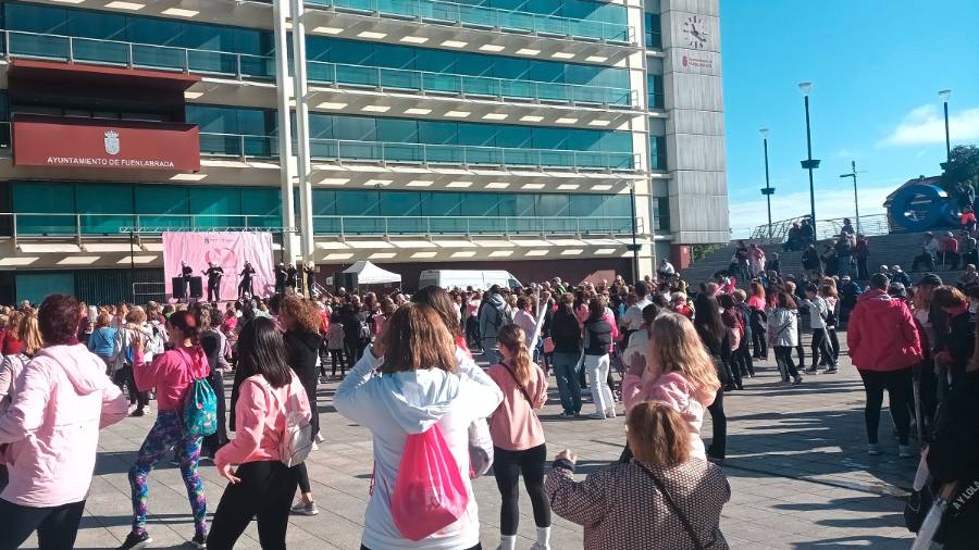 El rosa contra el cáncer de mama vuelve a teñir la ciudad