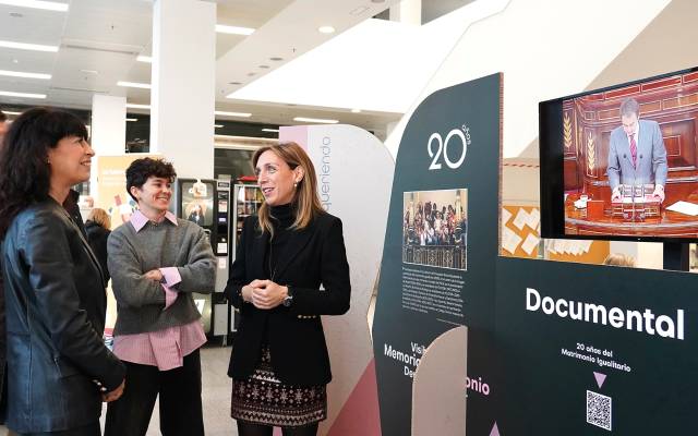 La muestra recoge materiales históricos de la conquista colectiva