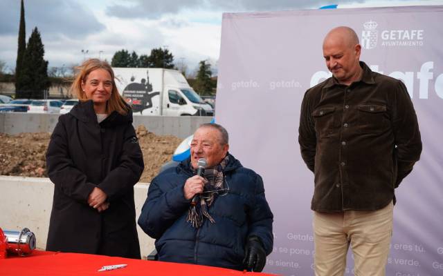 Ponen la primera entrada del nuevo campo de fútbol Gregorio Serrano