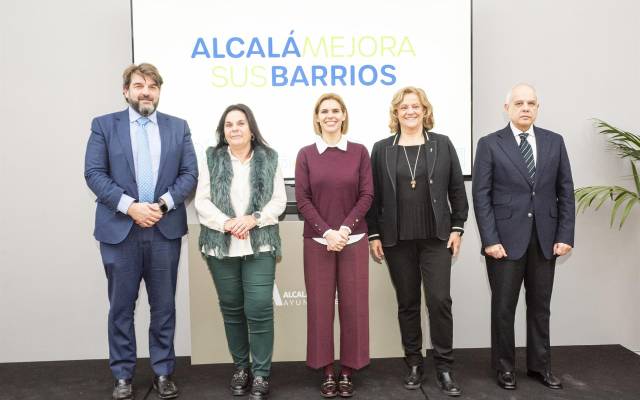 La alcaldesa, Judith Piquet, junto a otros miembros del Gobierno municipal