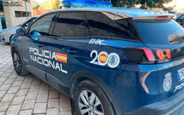 Los investigadores iniciaron la practica de la primeras diligencias policiales, centrando las pesquisas en la empleada del hogar, la cual tenia acceso directo y de forma habitual a su domicilio.