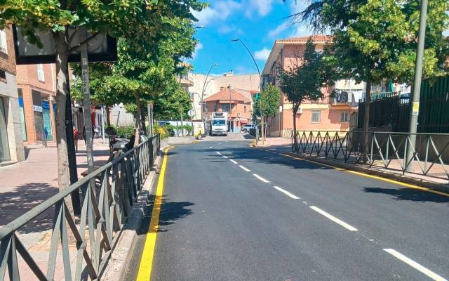 La calle Leganés renueva completamente su firme