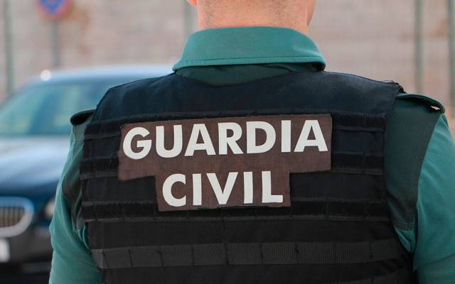 Un agente de la Guardia Civi