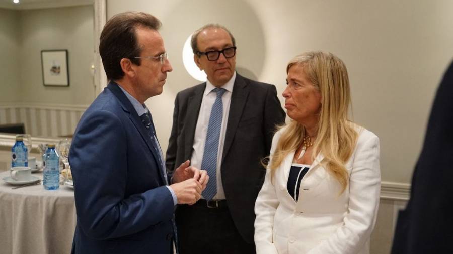 la consejera de Economía, Hacienda y Empleo de la Comunidad de Madrid, Rocío Albert, y el alcalde de Leganés, Miguel Ángel Recuenco