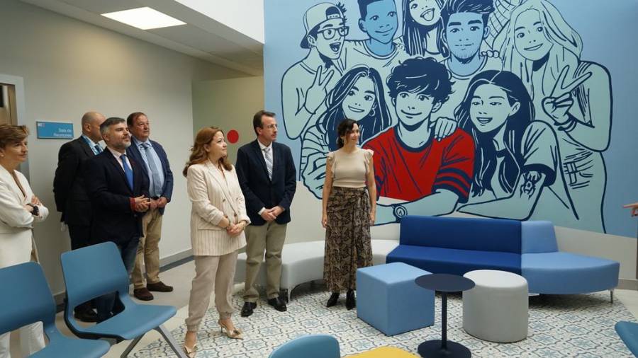 La presidenta regional, Isabel Díaz Ayuso, junto al alcalde de Leganés, Miguel Ángel Recuenco, inaugura el nuevo centro de salud mental infanto-juvenil del municipio ubicado junto al Hospital Universitario José Germain
