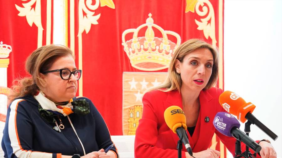 Las alcaldesa, Candelaría Testa, explicando este avance en rueda de prensa