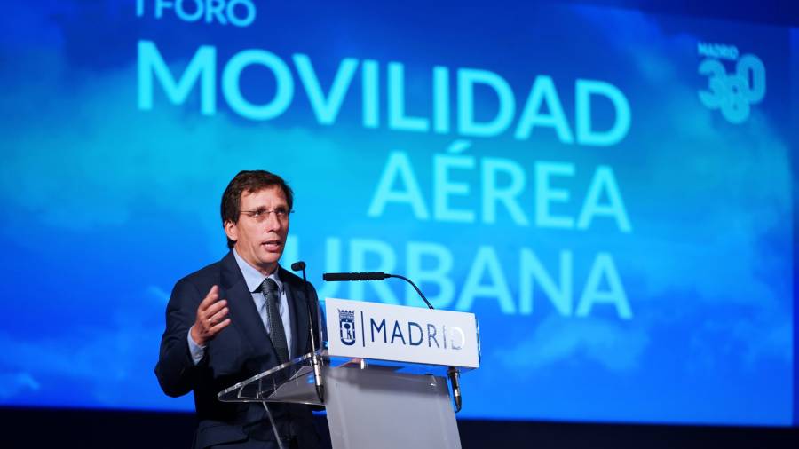 El alcalde de Madrid, José Luis Martínez-Almeida, en el I Foro de Movilidad Aérea Urbana de Madrid