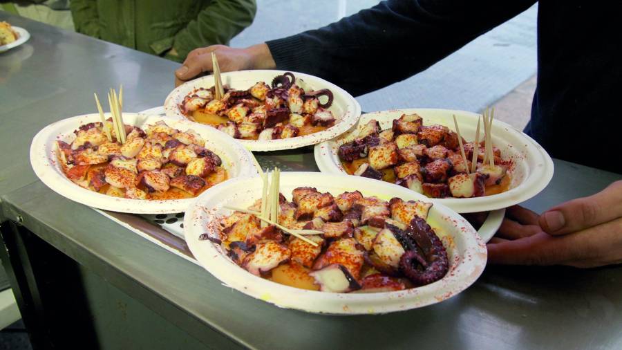 Raciones de pulpo a la gallega