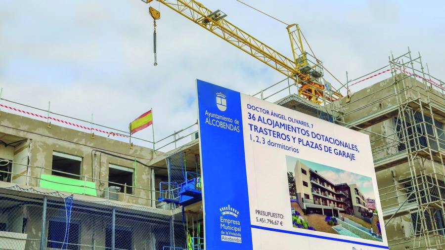 Obras de construcción de viviendas municipales en la calle Doctor Ángel Olivares