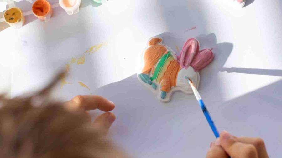 Imagen de recurso de una pintura de un conejo de pascua