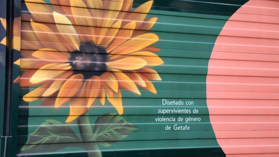 El mural colectivo denuncia la violencia contra mujeres