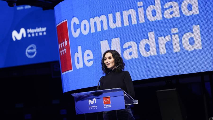 La presidenta regional, Isabel Díaz Ayuso, visita las instalaciones del pabellón de eventos Movistar Arena