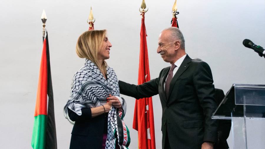 La alcaldesa, Candelaria Testa, y el embajador Palestino en España Husni Abdel Wahed La alcaldesa, Candelaria Testa, y el embajador Palestino en España Husni Abdel Wahed