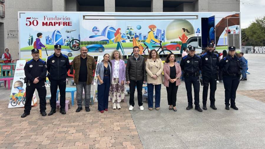 El alcalde, Miguel Ángel Recuenco, con la concejala de Seguridad Vial y Movilidad, Almudena González, en la presentación de la ‘Caravana Planeta ODS’ El alcalde, Miguel Ángel Recuenco, con la concejala de Seguridad Vial y Movilidad, Almudena González, en la presentación de la ‘Caravana Planeta ODS’