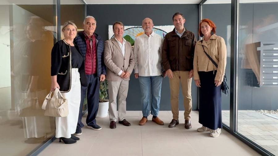 El regidor, Jesús Moreno, acompañado por el primer teniente de alcalde, Javier Juárez, la concejal del Mayor, Sonia del Amo, y la concejal de Familia e Igualdad, Sonia Lolo, en el Centro de Convivencia Cooperativo Entrecantos El regidor, Jesús Moreno, acompañado por el primer teniente de alcalde, Javier Juárez, la concejal del Mayor, Sonia del Amo, y la concejal de Familia e Igualdad, Sonia Lolo, en el Centro de Convivencia Cooperativo Entrecantos