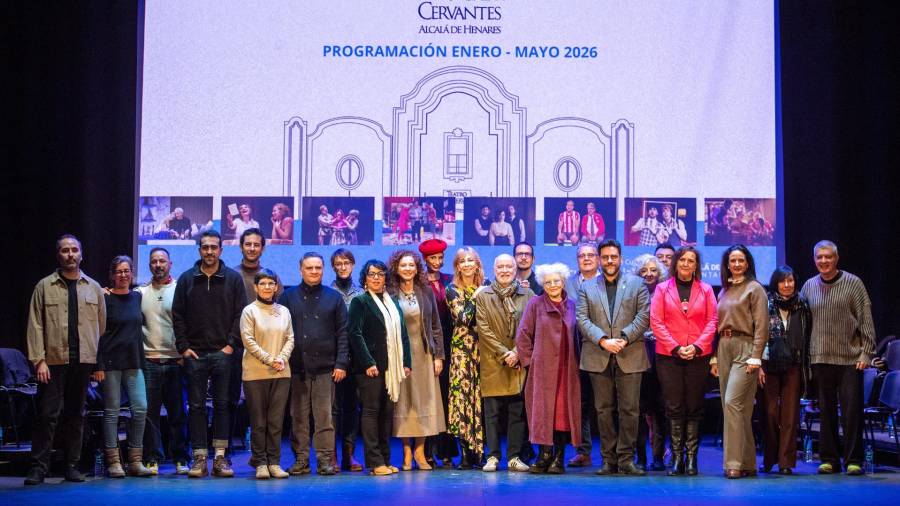 El concejal de Cultura, Santiago Alonso, preside el acto de presentación de la nueva programación del Teatro Salón Cervantes