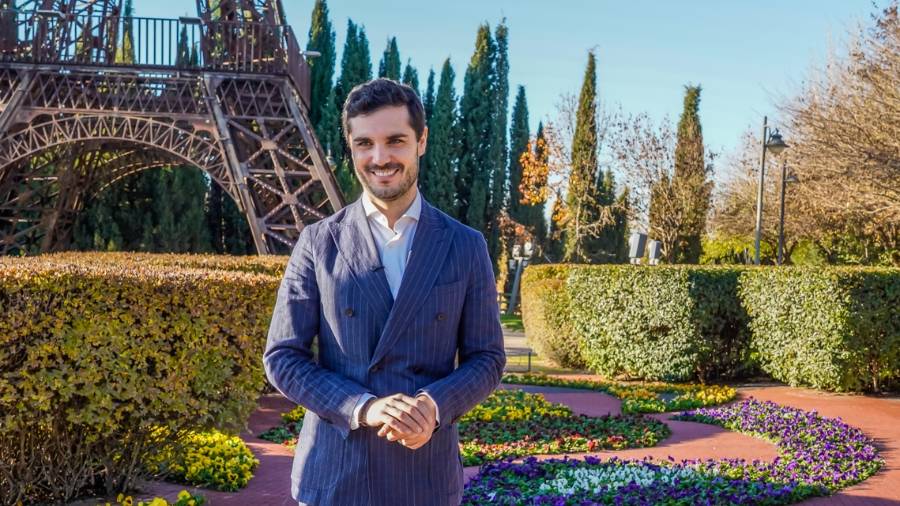 El alcalde, Alejandro Navarro, visita la reforma integral de los Jardines Torre Eiffel del Parque Europa