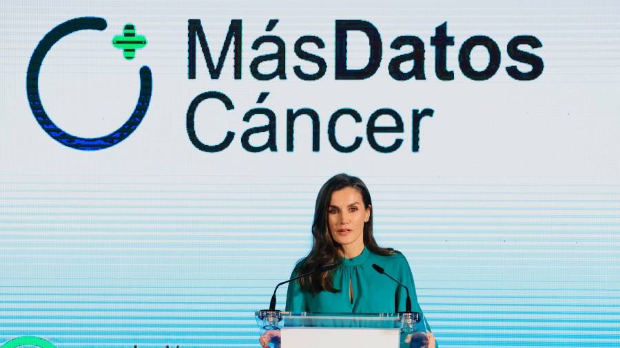 La reina Letizia preside un acto de la AECC en el Día Mundial contra el Cáncer