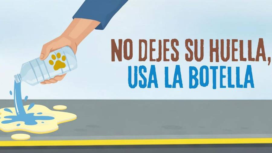 Cartel de la campaña ‘No dejes su huella, usa la botella’