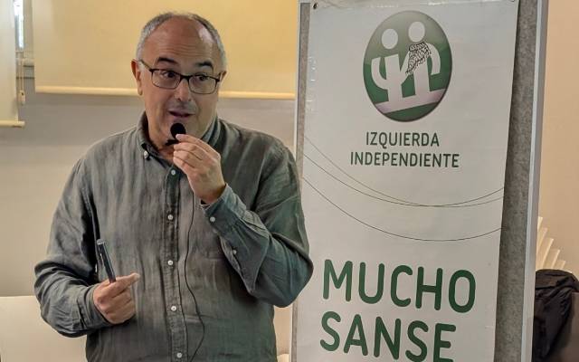El portavoz y concejal de Izquierda Independiente, Juan Torres, en la Junta General de la Empresa Municipal del Suelo y la Vivienda