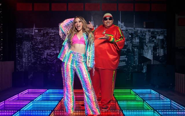 Verónica Romero junto a King Africa