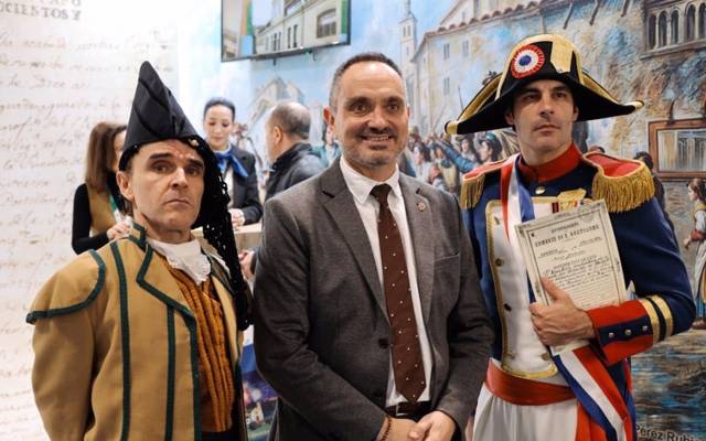 El alcalde de Móstoles, Manuel Bautista, asiste a la inauguración de la Feria Internacional de Turismo