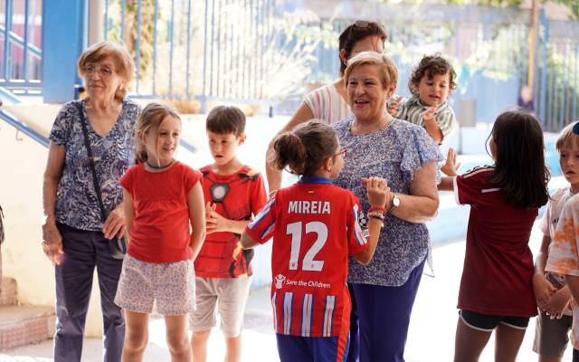 Encuentro intergeneracional en el CEIP Real Armada con motivo del Día de los Abuelos