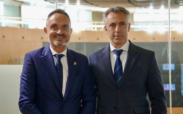 El alcalde, Manuel Bautista, y el consejero de Medio Ambiente, Agricultura e Interior de la Comunidad de Madrid, Carlos Novillo, se reunen en las instalaciones de la Agencia de Seguridad y Emergencias Madrid 112