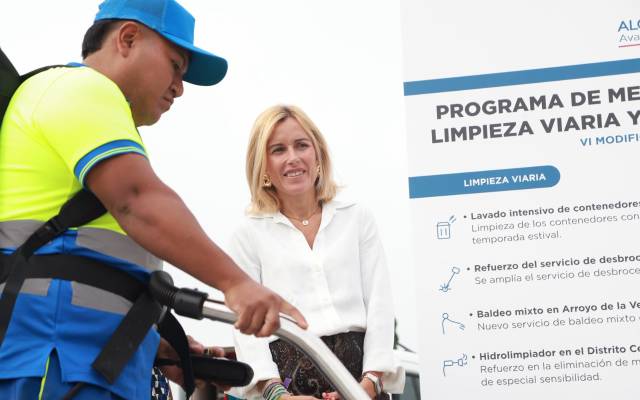 La alcaldesa, Rocío García Alcántara, presenta el refuerzo y mejora de los servicios de limpieza viaria