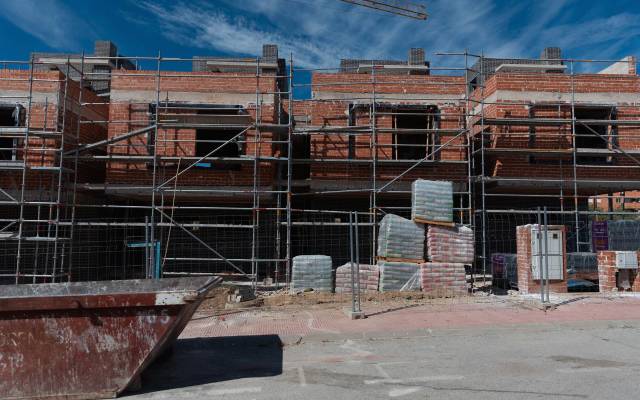 Vista general de las obras de vivienda nueva
