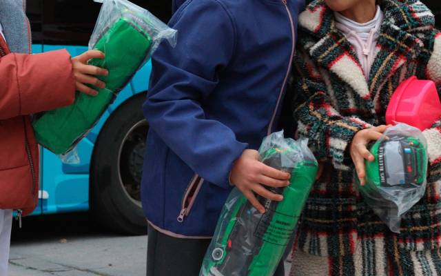 Esta actividad se completa con un sorteo en redes sociales del peluche ‘la Blasita’, con forma de autobús