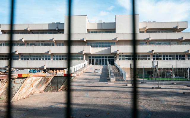 Fachada del centro habilitado para la acogida de menores extranjeros no acompañados, a 25 de septiembre de 2024, en Fuenlabrada, Madrid (España) -