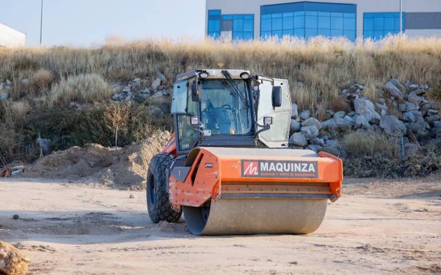 Comienzan las obras de acondicionamiento de una parcela en el Polígono Industrial Sur para la construcción de un nuevo matadero