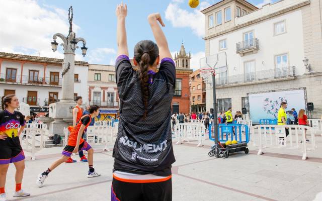 Partido de baloncesto en el exterior