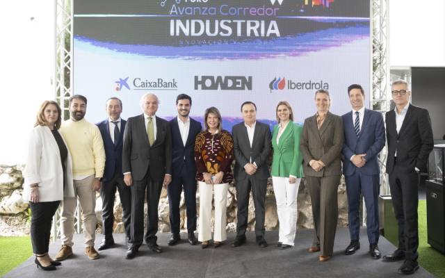 La alcaldesa, Judith Piquet, junto a otras autoridades en el foro Avanza Corredor