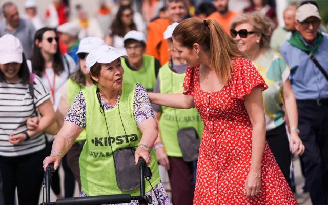 La consejera de Familia, Juventud y Asuntos Sociales, Ana Dávila, en la Marcha de Mayores