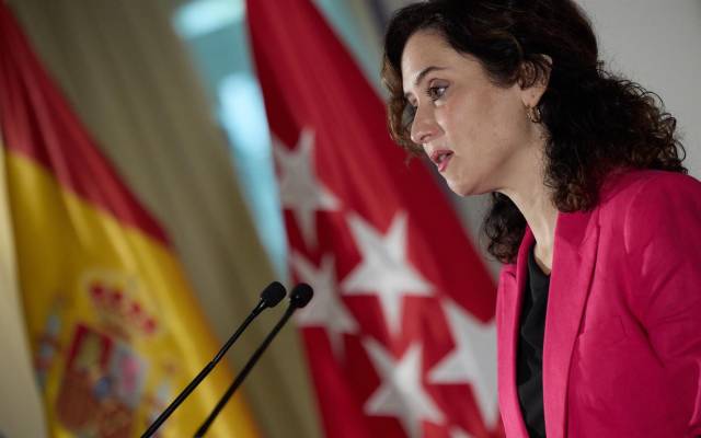 La presidenta de la Comunidad de Madrid, Isabel Díaz Ayuso, protagoniza el Diálogo AmChamSpain, encuentro informativo organizado por la Cámara de Comercio de EE.UU. en España, a 8 de octubre