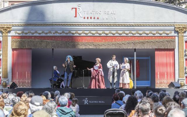 Actuación en la carroza durante la gira