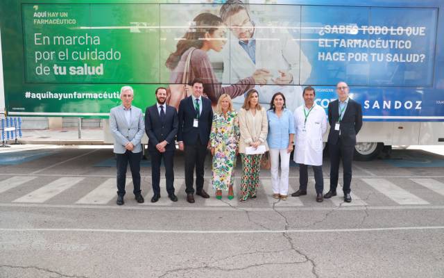 La alcaldesa, Rocío García Alcántara, asiste a la presentación de la campaña ‘Aquí hay un farmacéutico... en marcha’ que arranca en el municipio