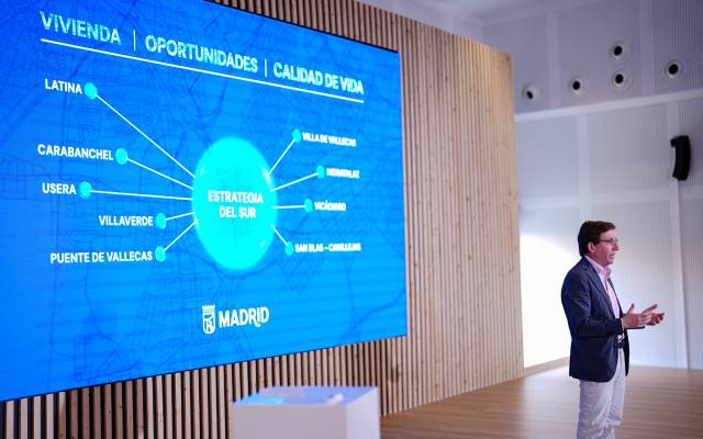 El alcalde de Madrid, José Luis Martínez-Almeida, presenta la Estrategia del Sur desde el Vivero de Empresas de Puente de Vallecas