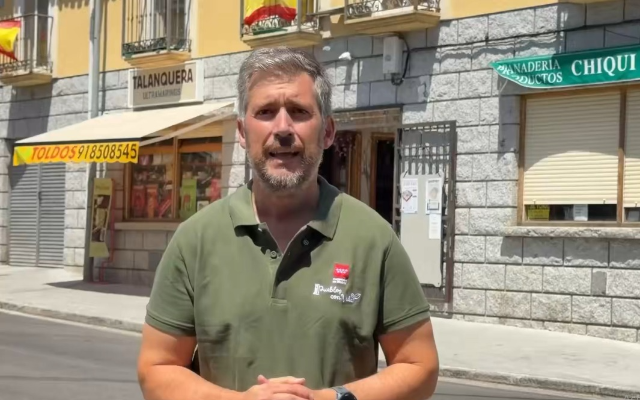 El consejero de Presidencia, Justicia y Administración Local, Miguel Ángel García Martín, explica la iniciativa regional para impulsar los comercios de las localidades con menos de 1.000 habitantes