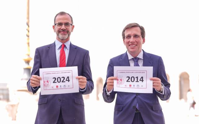 El jefe de la Casa del Rey, Camilo Villarino, y el alcalde, José Luis Martínez-Almeida