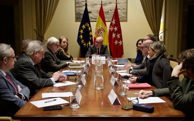 Reunión presidida por el delegado del Gobierno, Francisco Martín, con representantes del Ministerio de la Presidencia, de la Comunidad de Madrid, del Ayuntamiento y del Comité Organizador de la visita del Papa a España