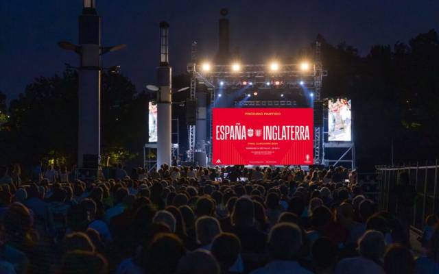 Una pantalla gigante en el Parque Central para ver a la selección española