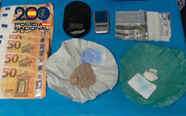 Material incautado mostrado por la Policía Nacional