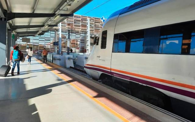 Tren de media distancia