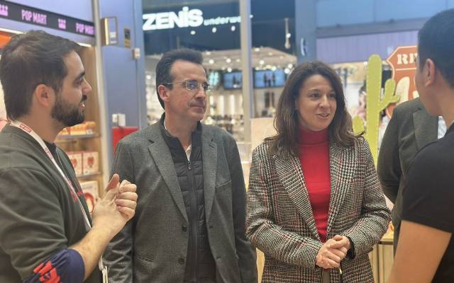La directora general de Comercio, Consumo y Servicios de la Comunidad de Madrid, Marta Nieto Novo, visita junto al alcalde de Leganés, Miguel Ángel Recuenco, y el concejal de Comercio y Empleo, José Marín, la Galería Comercial Pryconsa y una nueva tienda en Westfield Parquesur