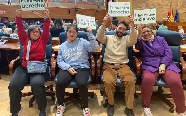 Personas con discapacidad intelectual son ‘Diputados por un día’ en la Asamblea para reclamar avances