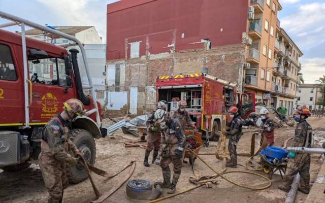 Bomberos de ERICAM trabajan en la zona valenciana arrasada por la DANA