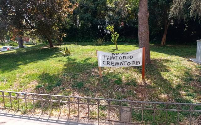 Vecinos recogen firmas contra la instalación de un tanatorio-crematoria a unos 350 metros de viviendas